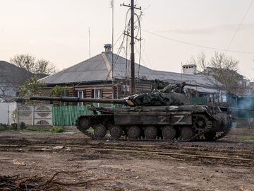 Rosyjski czołg w Mariupolu