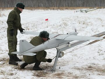 Rosyjski dron Orłan-10 na poligonie