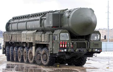 Rosyjski pocisk balistyczny dalekiego zasięgu RT-2PM2 Topol-M, mogący przenosić głowice atomowe