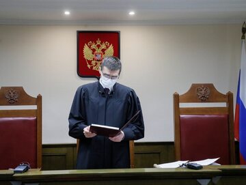 Rosyjski sędzia Oleg Nefedov ogłasza decyzję o uznaniu międzynarodowego ruchu LGBT za ekstremistyczny i zakazany w Rosji