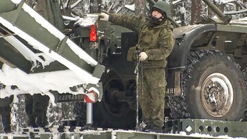 Rosyjski żołnierz w czasie manewrów na Białorusi, zdęcie ilustracyjne