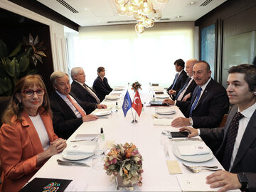 Rozmowy delegacji w Stambule