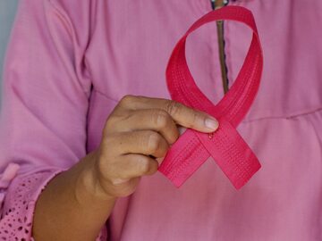 Różowa wstążka – symbol raka piersi