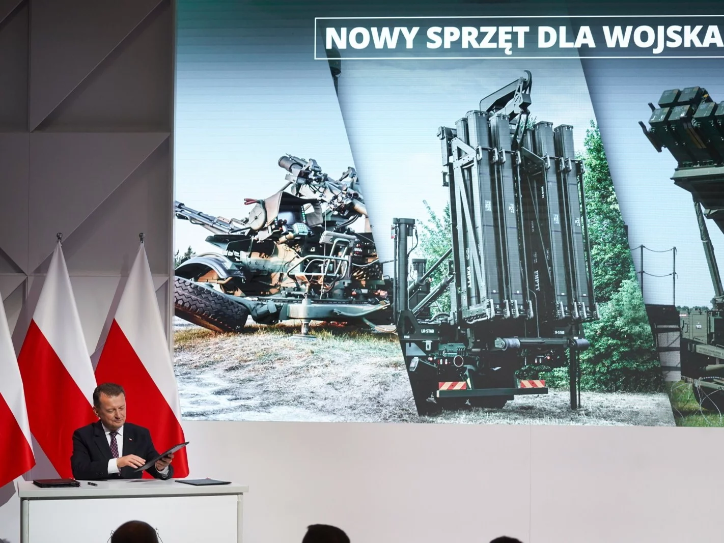 Uroczystość podpisania umów na nowy sprzęt dla wojska