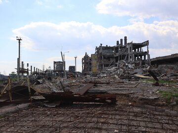 Ruiny Azowstalu. Zdjęcie wykonano 27 maja.