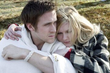Ryan Gosling i Kirsten Dunst w filmie "Wszystko, co dobre"