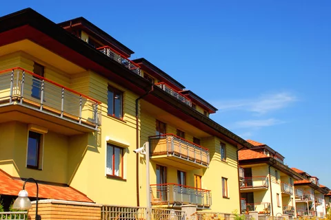 Liczba transakcji spada, a ceny transakcyjne rosną – taki obraz polskiego rynku mieszkaniowego w styczniu wynika z raportu firm Open Finance i Home Broker. 123RF