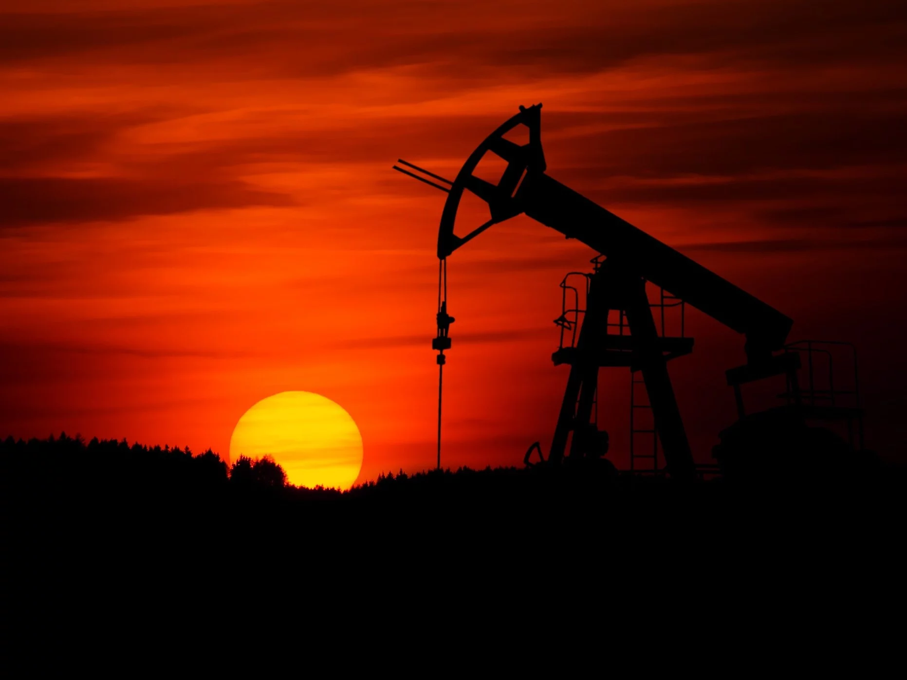 Trump uderzył w Wenezuelę. Co z cenami paliw? Ekspert wyjaśnia