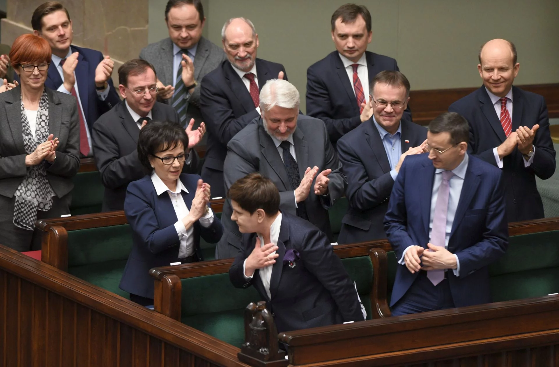 Ławy rządowe, na zdjęciu m.in. premier Beata Szydło, wicepremier Mateusz Morawiecki