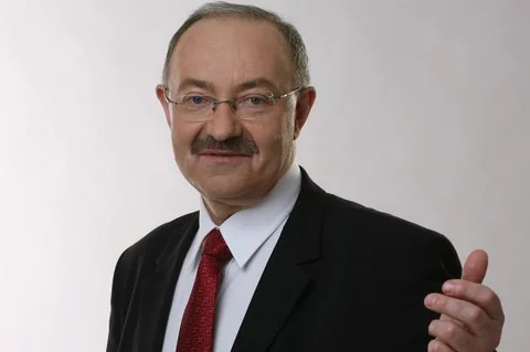 - Dzisiaj podstawą polskiej energetyki jest węgiel kamienny i brunatny. Właśnie z węgla pochodzi 90 proc. energii elektrycznej. Tak jeszcze będzie przez wiele, wiele lat i nie da się tutaj wprowadzić rewolucyjnych zmian - powiedział wiceminister gospodark