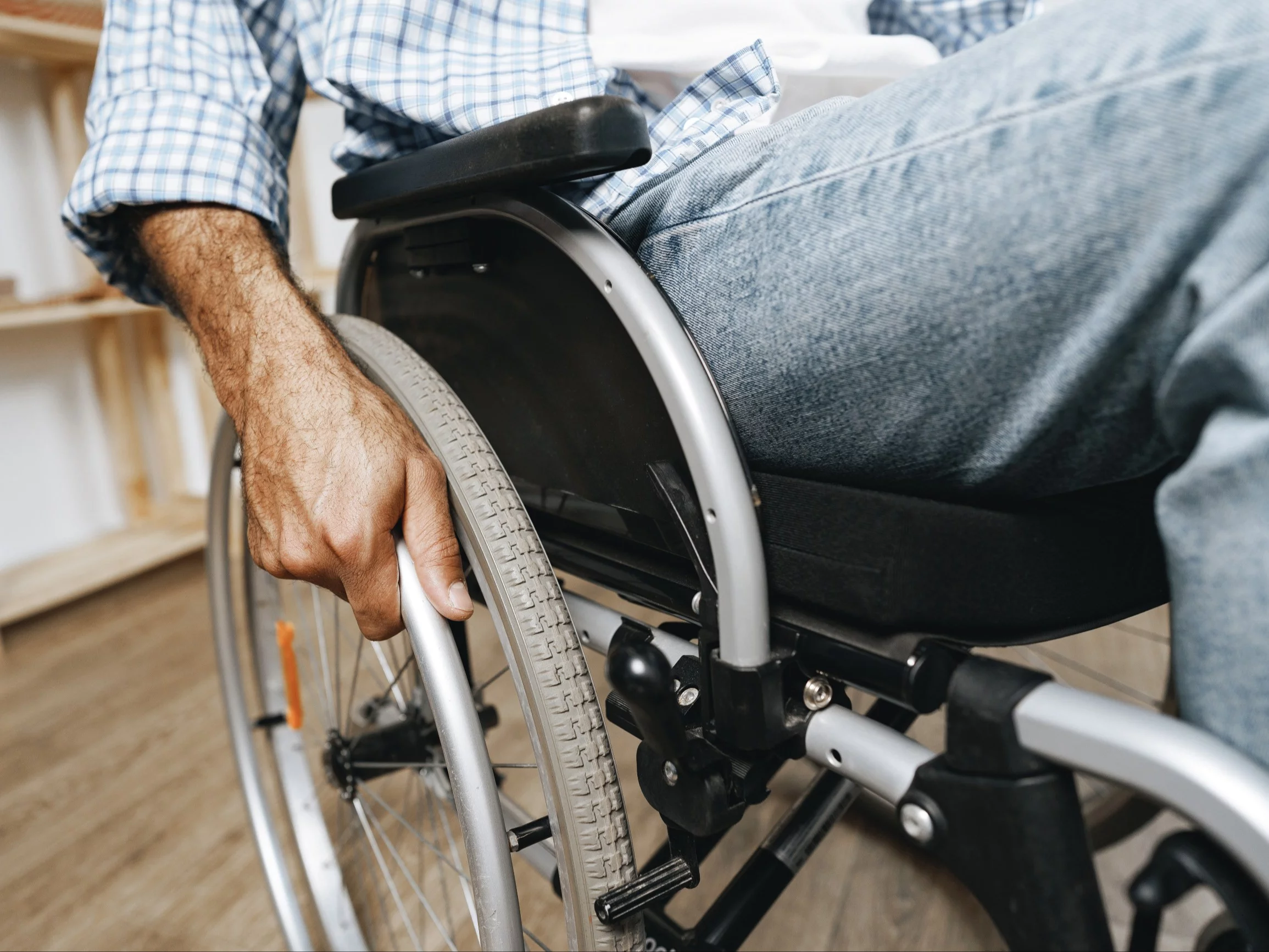 Osoba niepełnosprawna w mieszkaniu