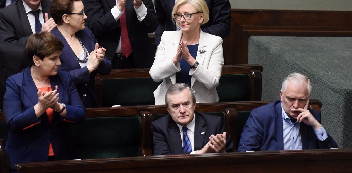 Rządowe ławy po głosowaniu w Sejmie
