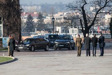 Rządowe limuzyny na Wawelu