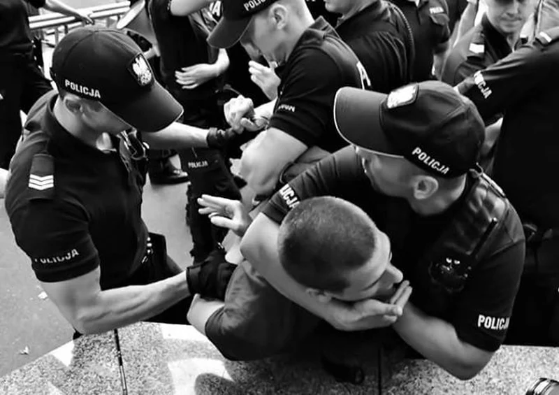 Zdjęcie z piątkowej (20 lipca) interwencji policji przed Sejmem