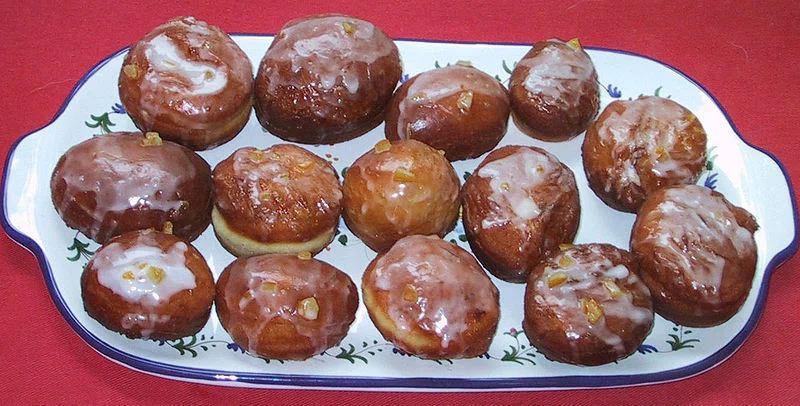 Pączki z lukrem