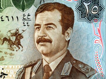 Saddam Husajn na banknocie z czasów swoich rządów w Iraku