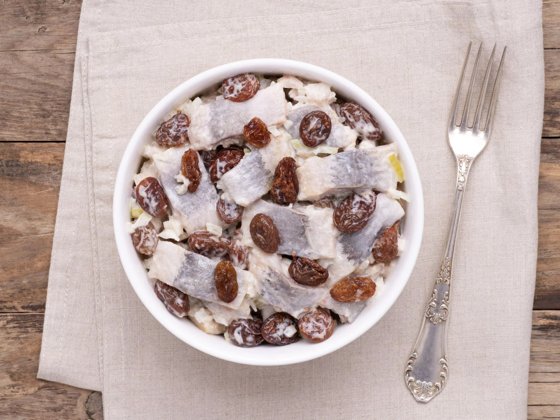 Sałatka ze śledzi w białym winie