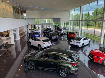 Salon samochodowy Lexusa