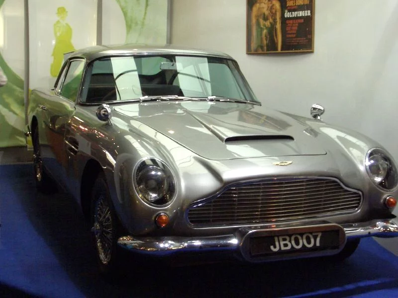 Aston Martin DB5 – takim autem porusza się Bond