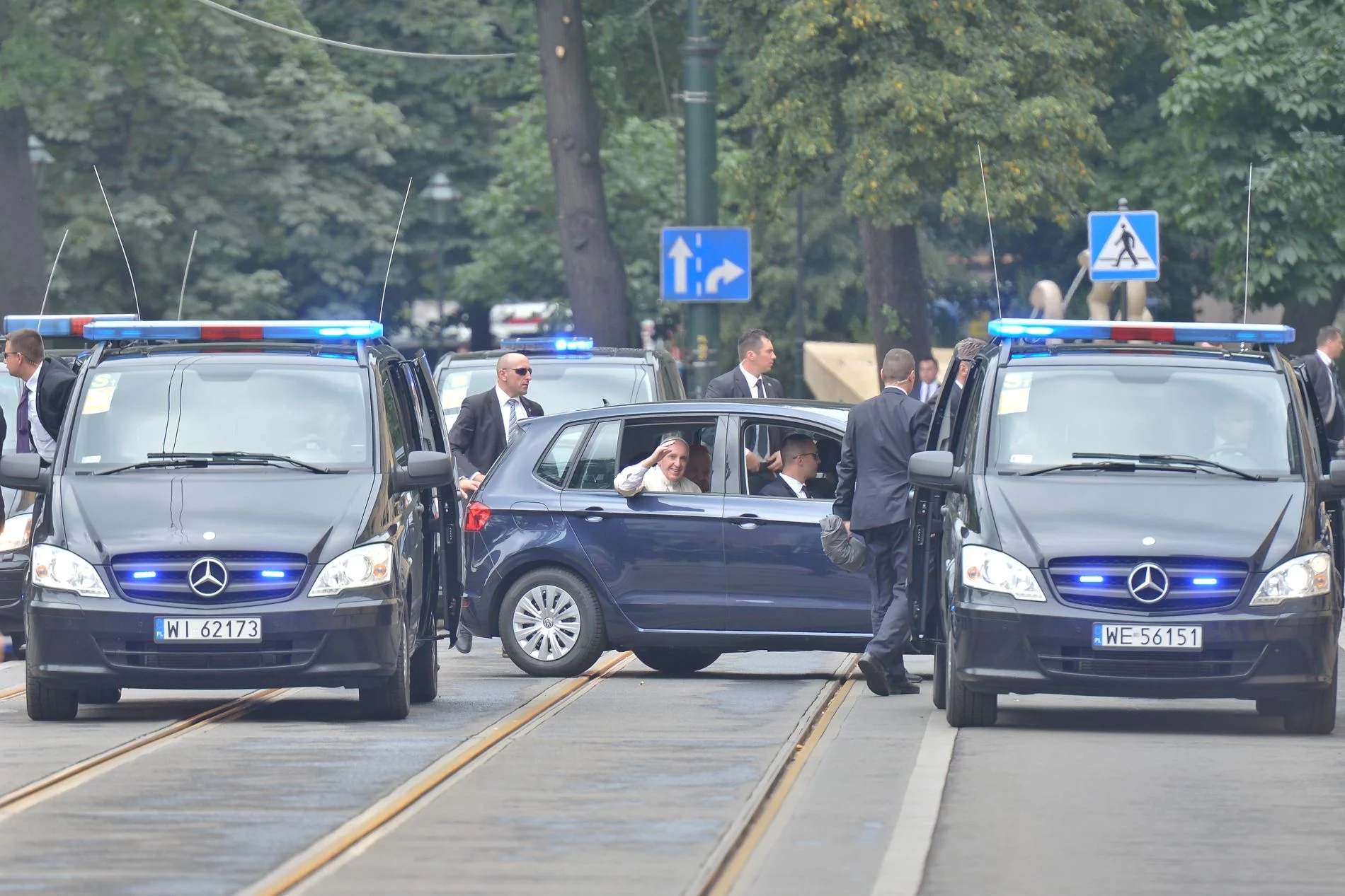 Papież Franciszek w Volkswagenie Golfie