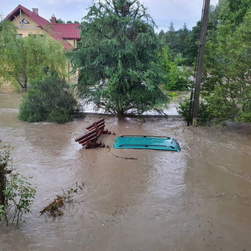 Samochód Łukasza Steca zalany przez wodę