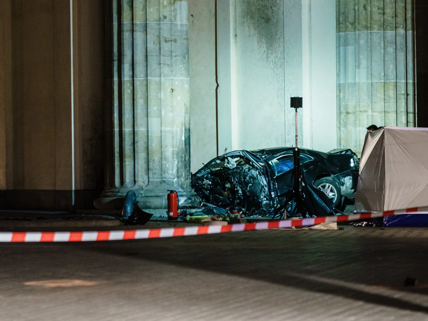 Berlin. Samochód uderzył w Bramę Brandenburską