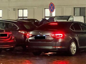 Samochody przed Sejmem