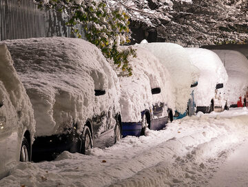 Samochody w śniegu