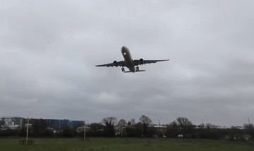 Samolot podchodzący do lądowania na Heathrow