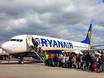 Samolot Ryanair na lotnisku