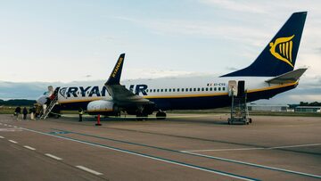 Samolot Ryanair na lotnisku