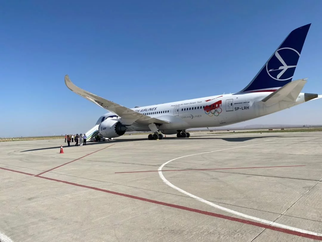 Samolot, którym przylecieli ewakuowani