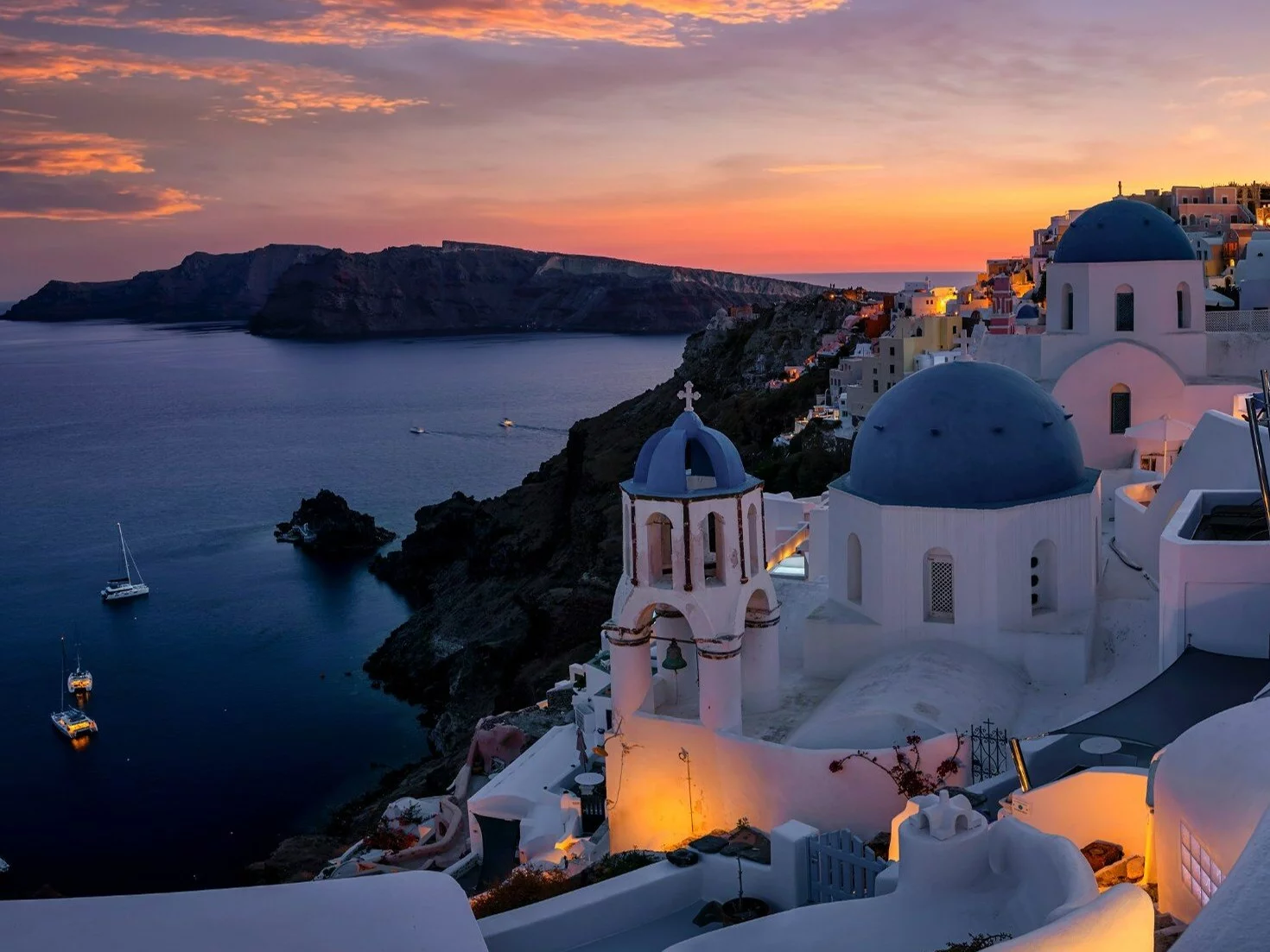 Santorini o zachodzie słońca