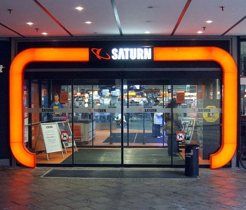 Wejście do supermarketu Saturn