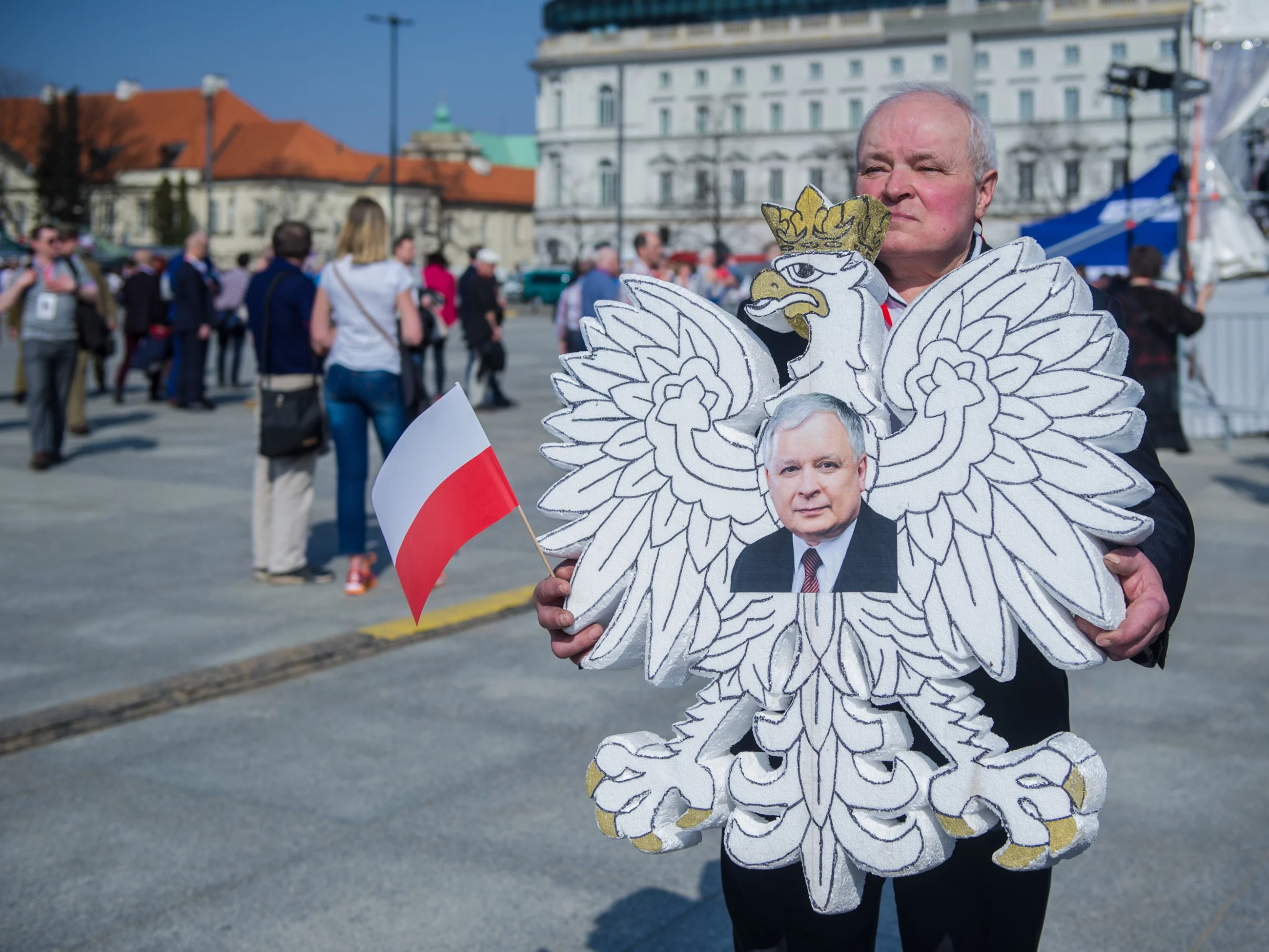 Jeden z uczestników miesięcznicy smoleńskiej z kwietnia 2018 roku