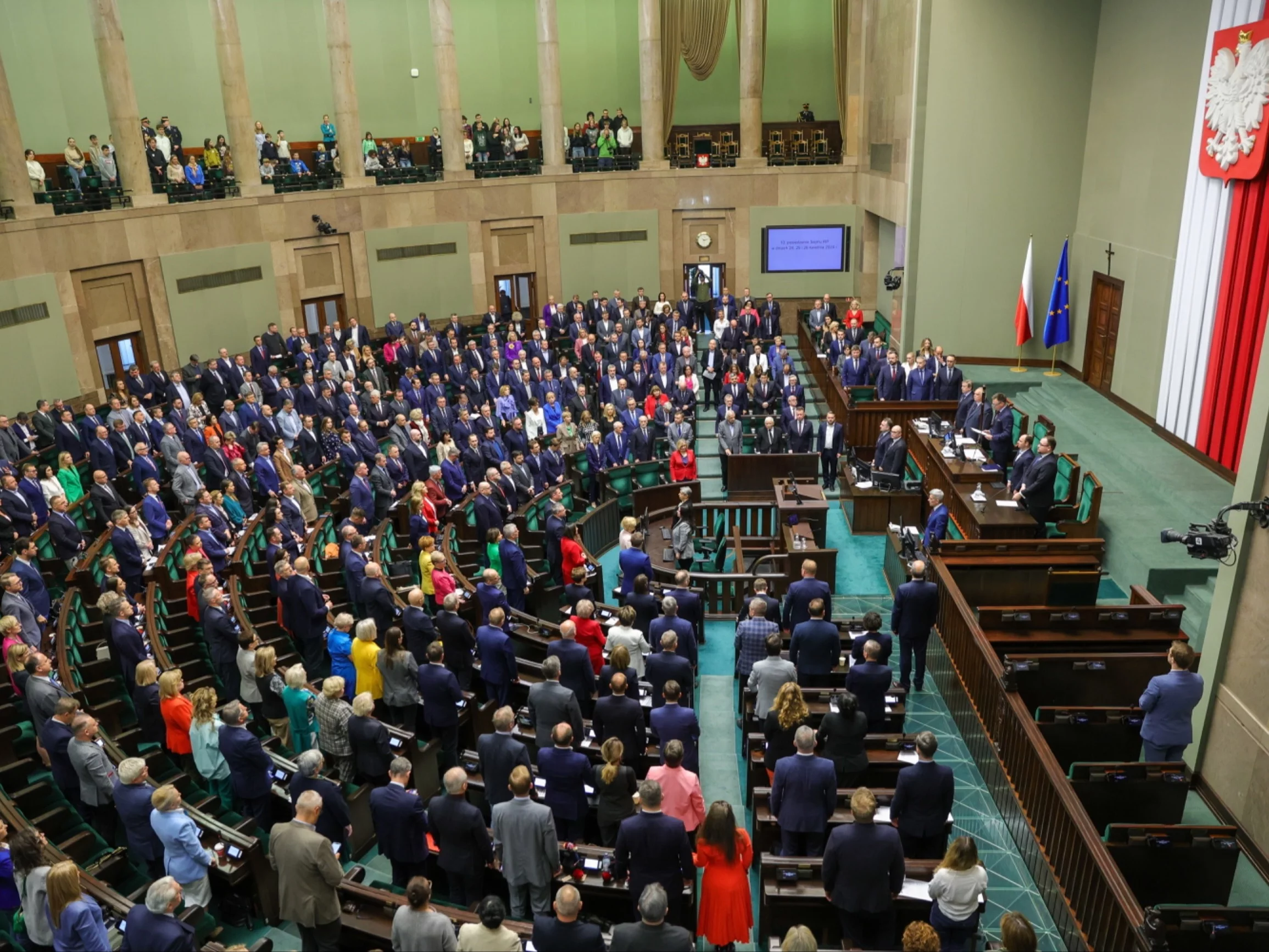 Posłowie na sali obrad Sejmu w Warszawie