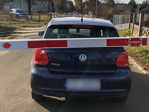 Senior wjechał na tory