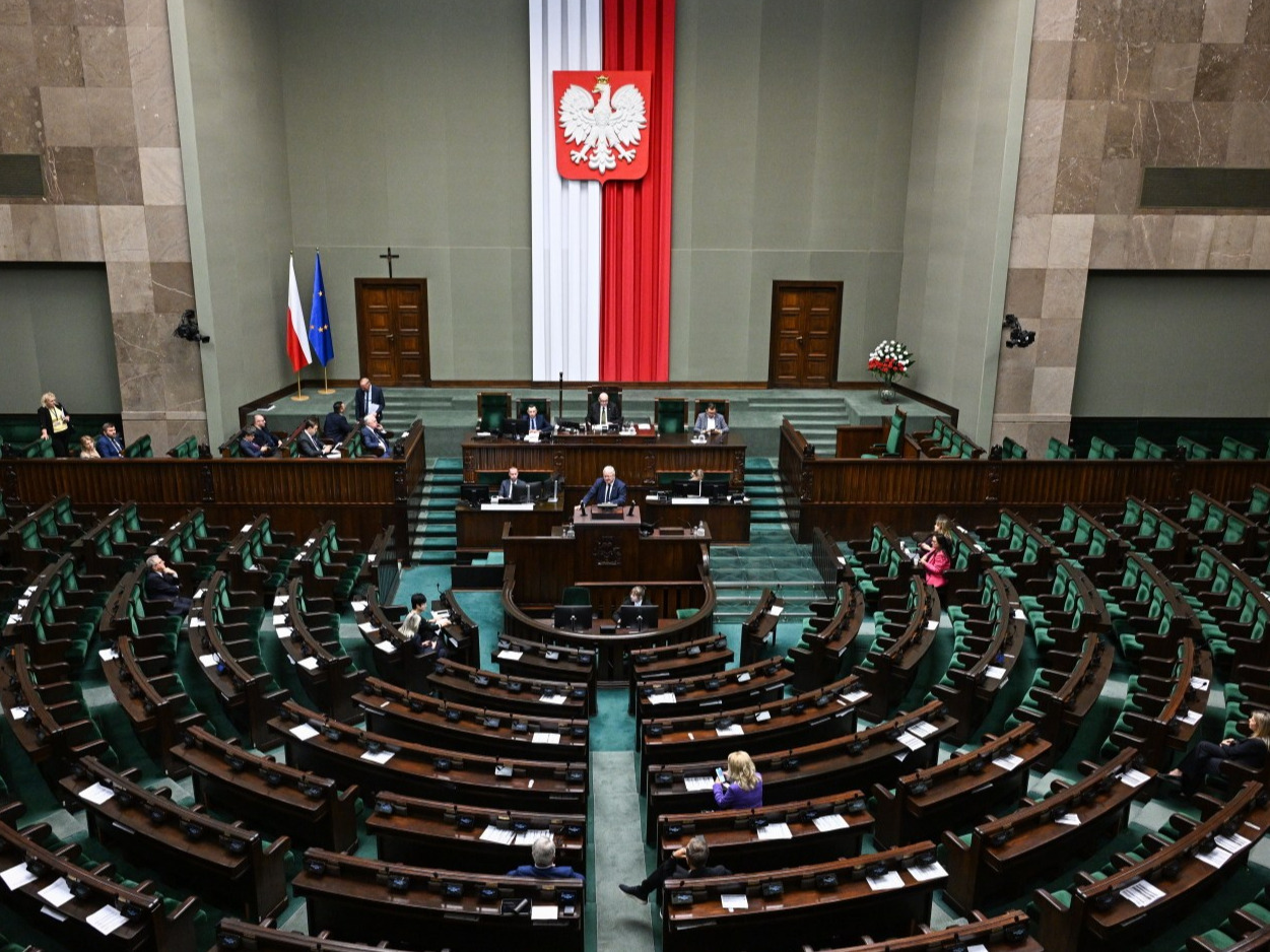 Sensacja w nowym sondażu. Trzy partie poza Sejmem