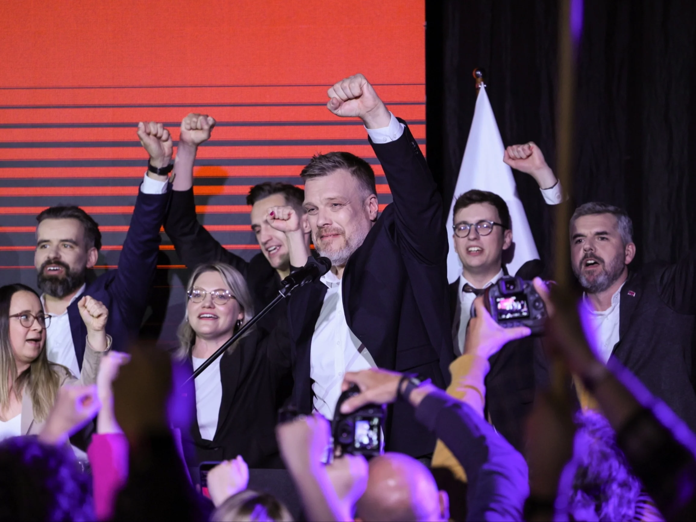 Kandydat Partii Razem Adrian Zandberg w swoim sztabie wyborczym w Warszawie