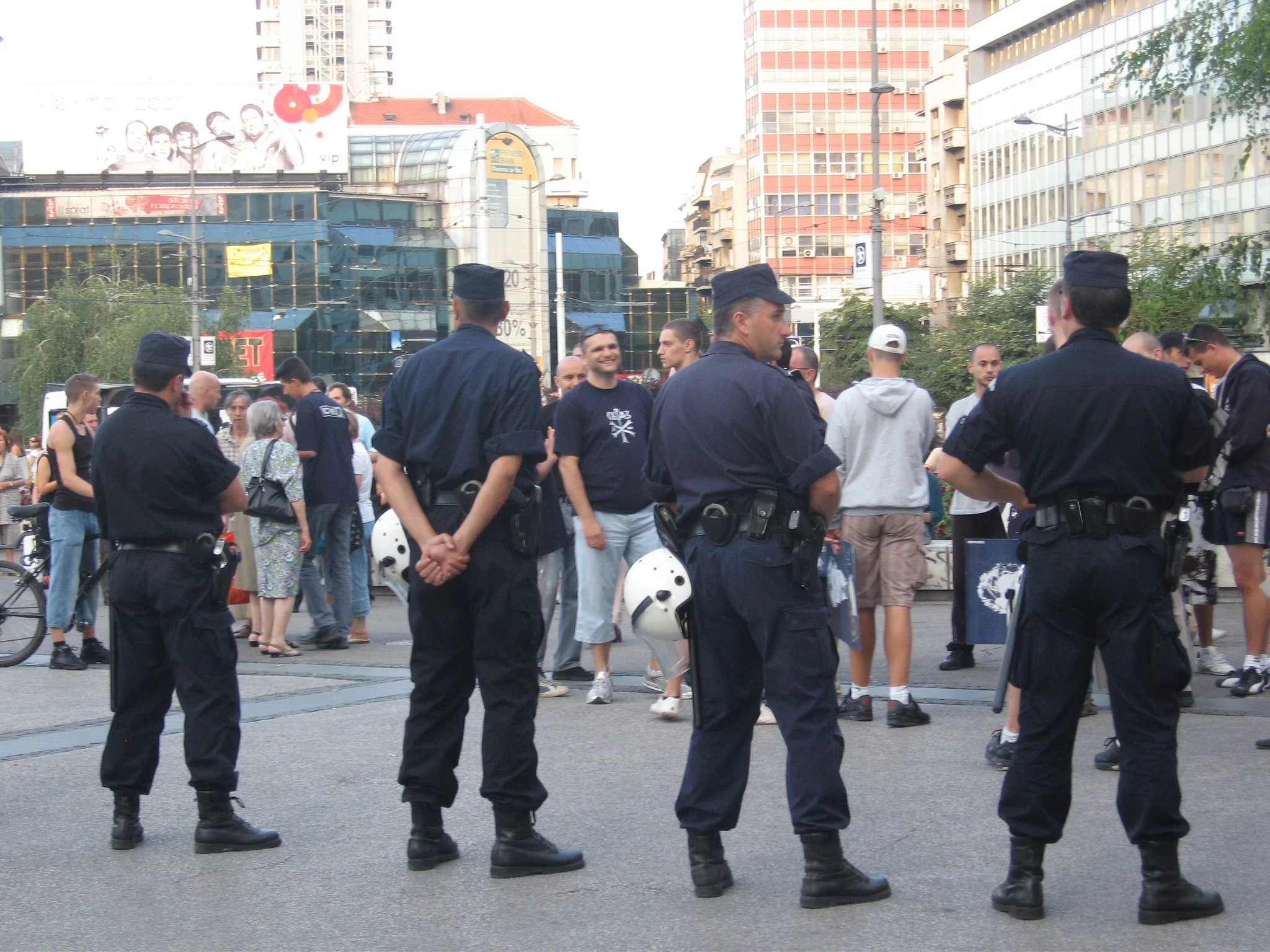Serbscy policjanci, zdjęcie ilustracyjne