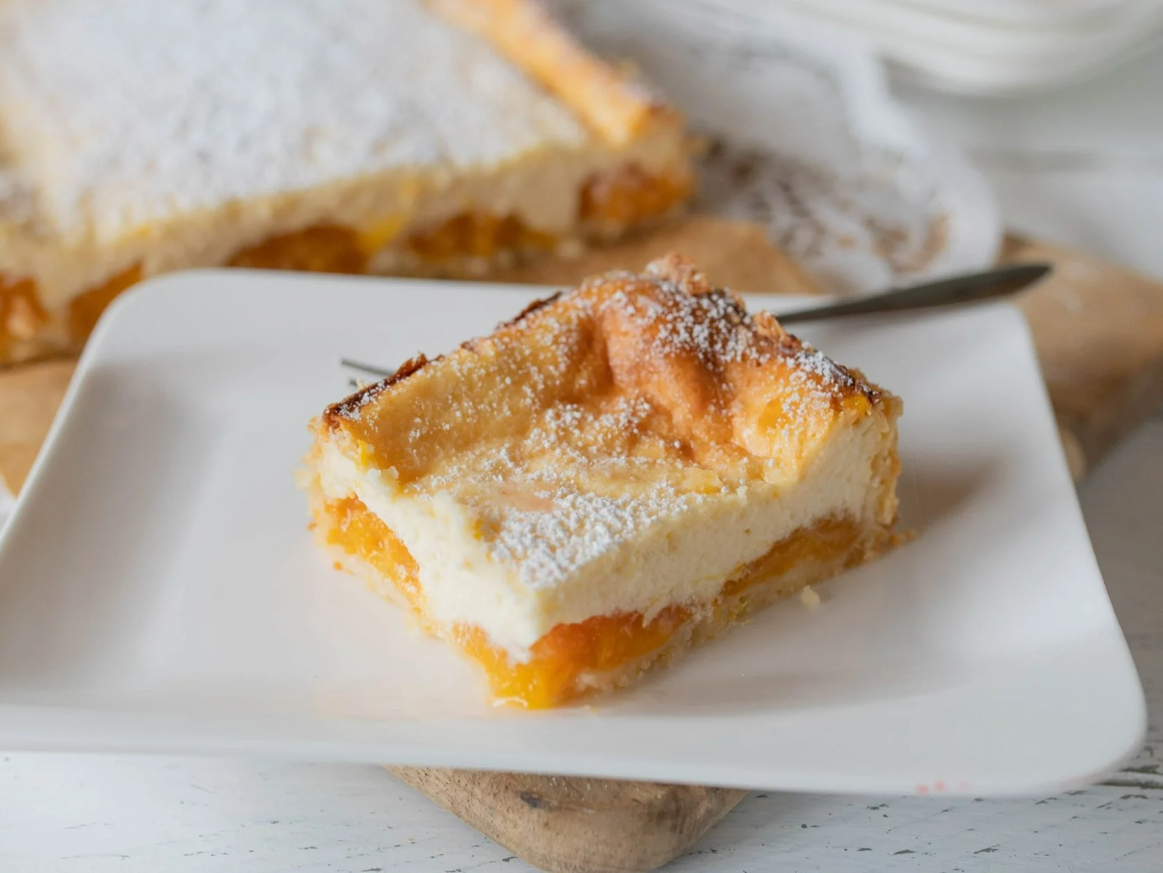 Sernik z brzoskwinią