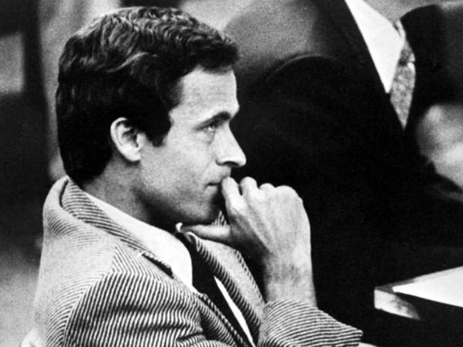 Ted Bundy podczas rozprawy w 1979 roku