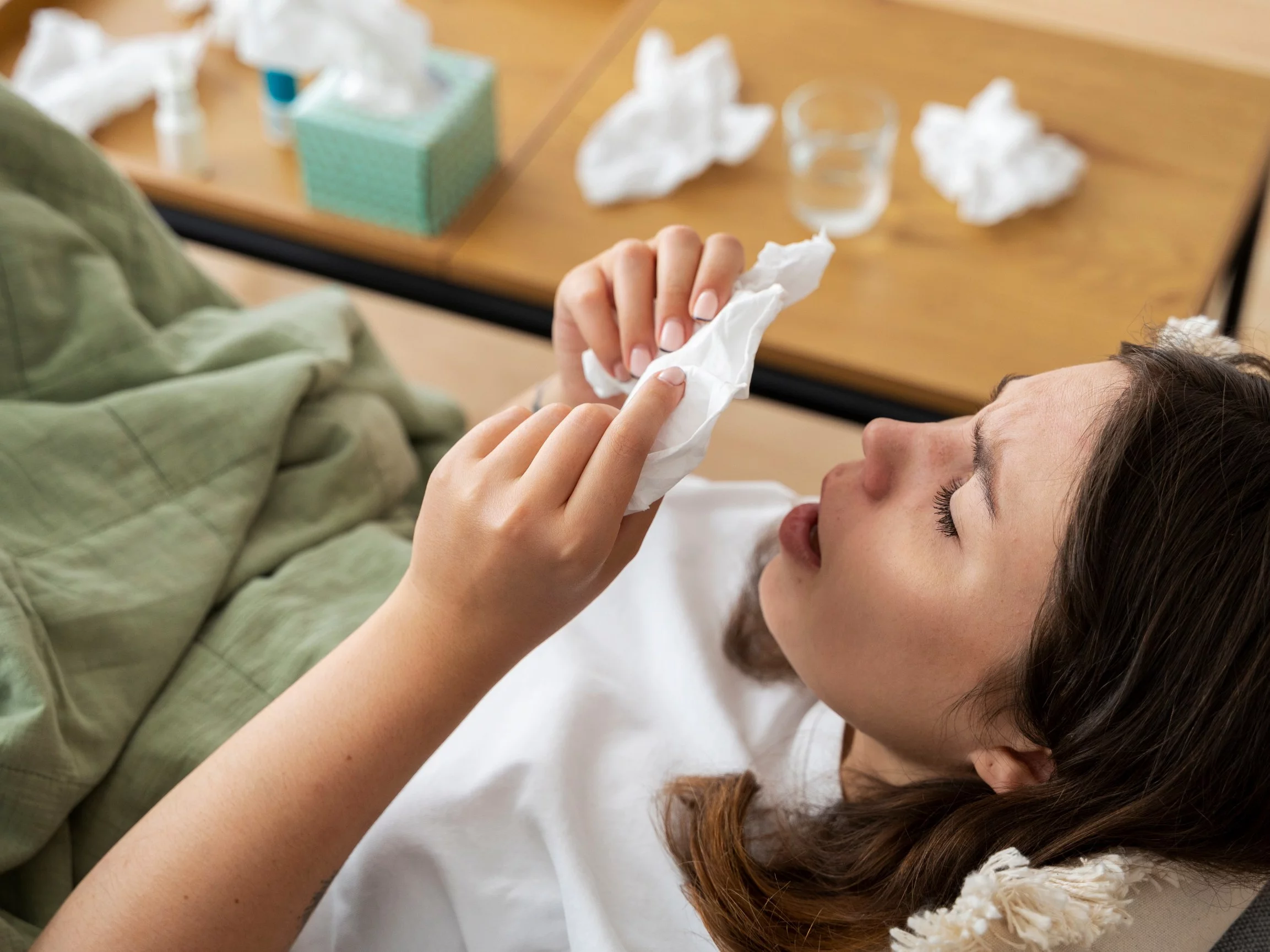 Zużyte chusteczki i ręczniki papierowe – gdzie je wyrzucać w sezonie grypowym? Nowe zasady zaskakują wielu mieszkańców