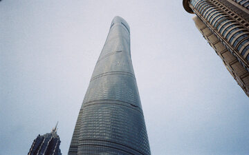 Shanghai Tower w Chinach. To tu otwarto J Hotel