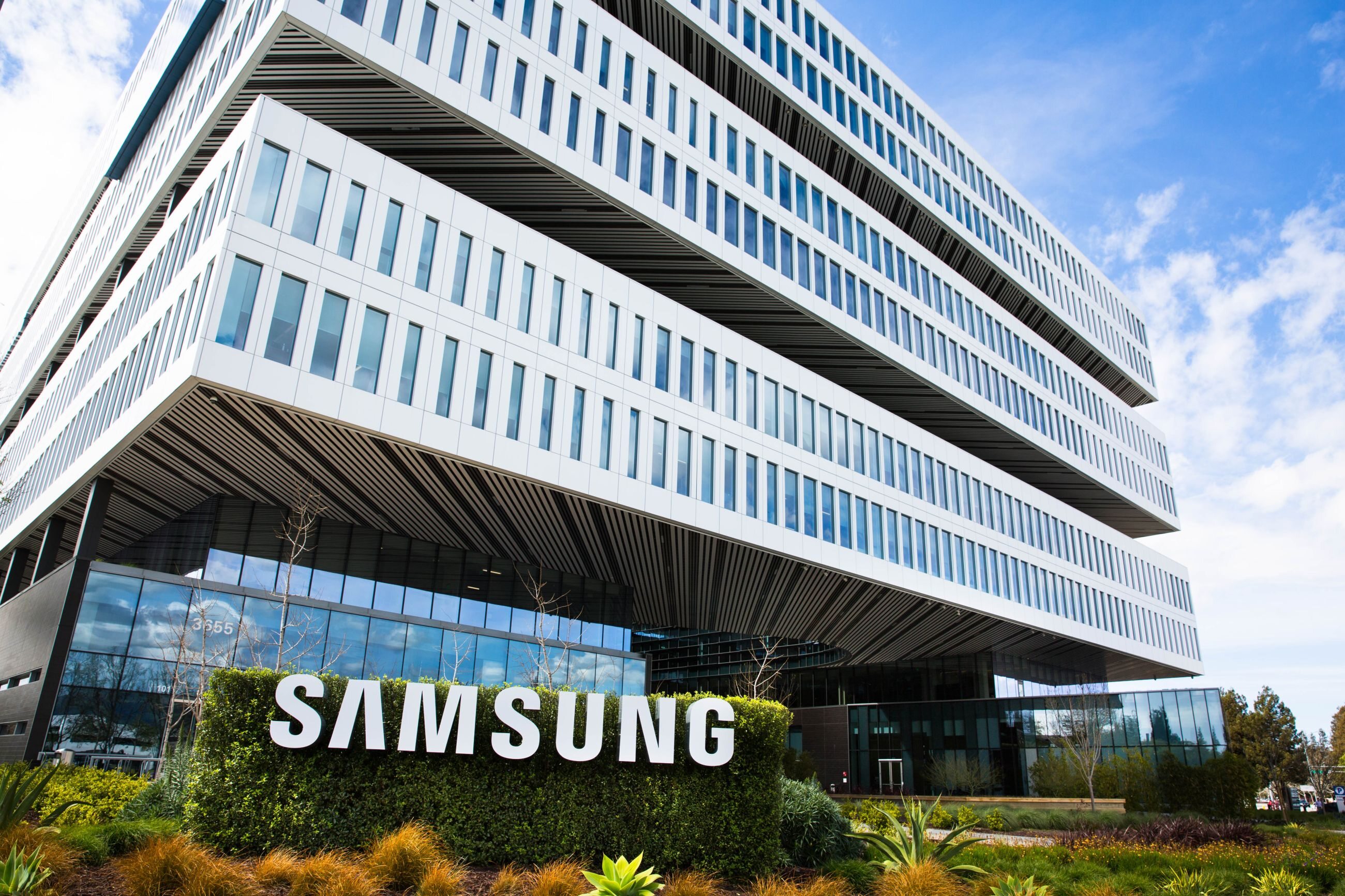 Самсунг страна производства. Здание самсунг в Корее. Samsung Group Южная Корея. Samsung Electronics здание в Корее. Завод Samsung в Корее.