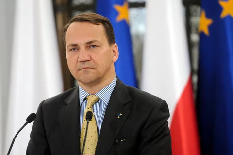 Radosław Sikorski (fot.Damian Burzykowski/newspix.pl)