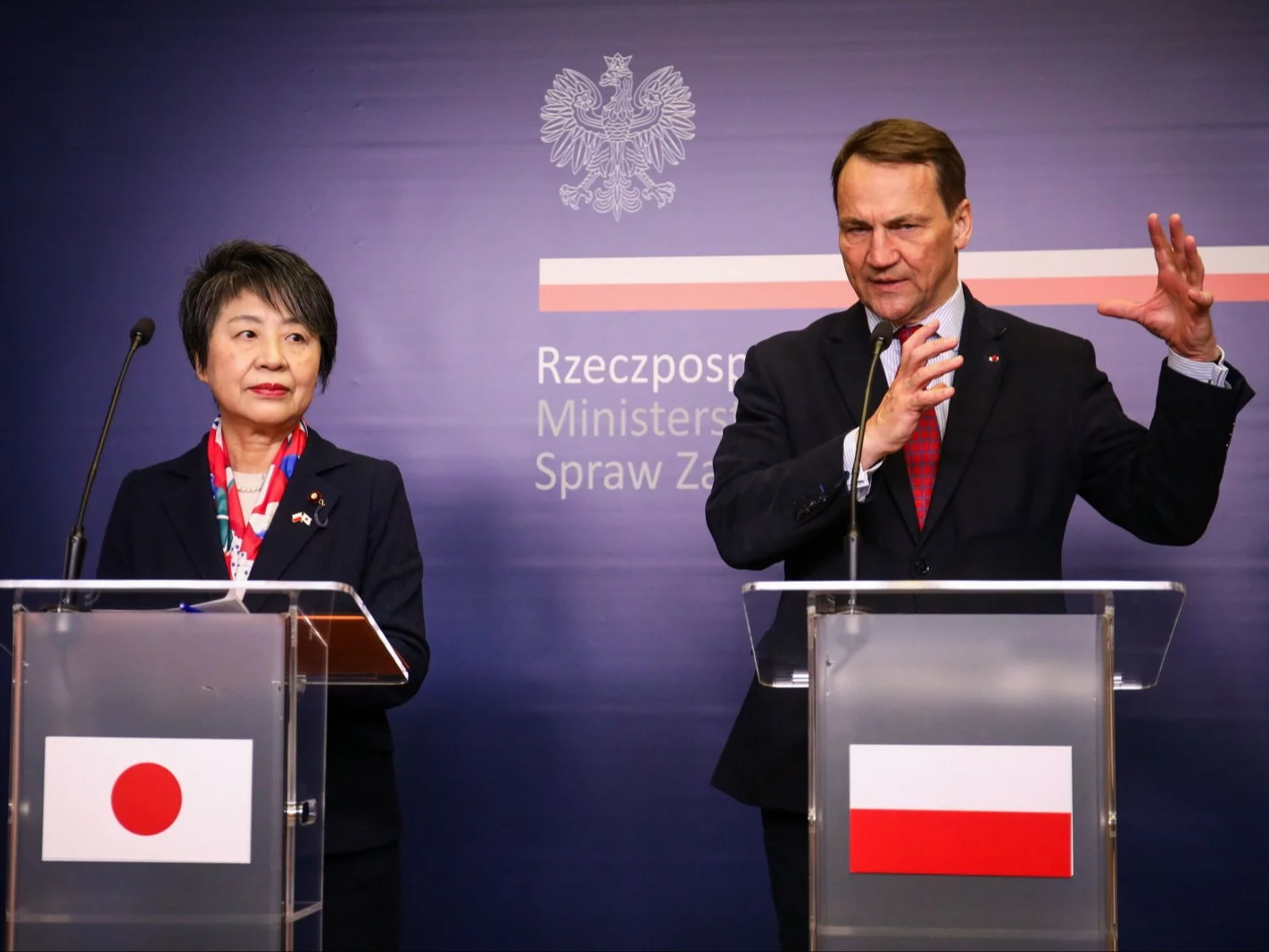 Yoko Kamikawa i Radosław Sikorski