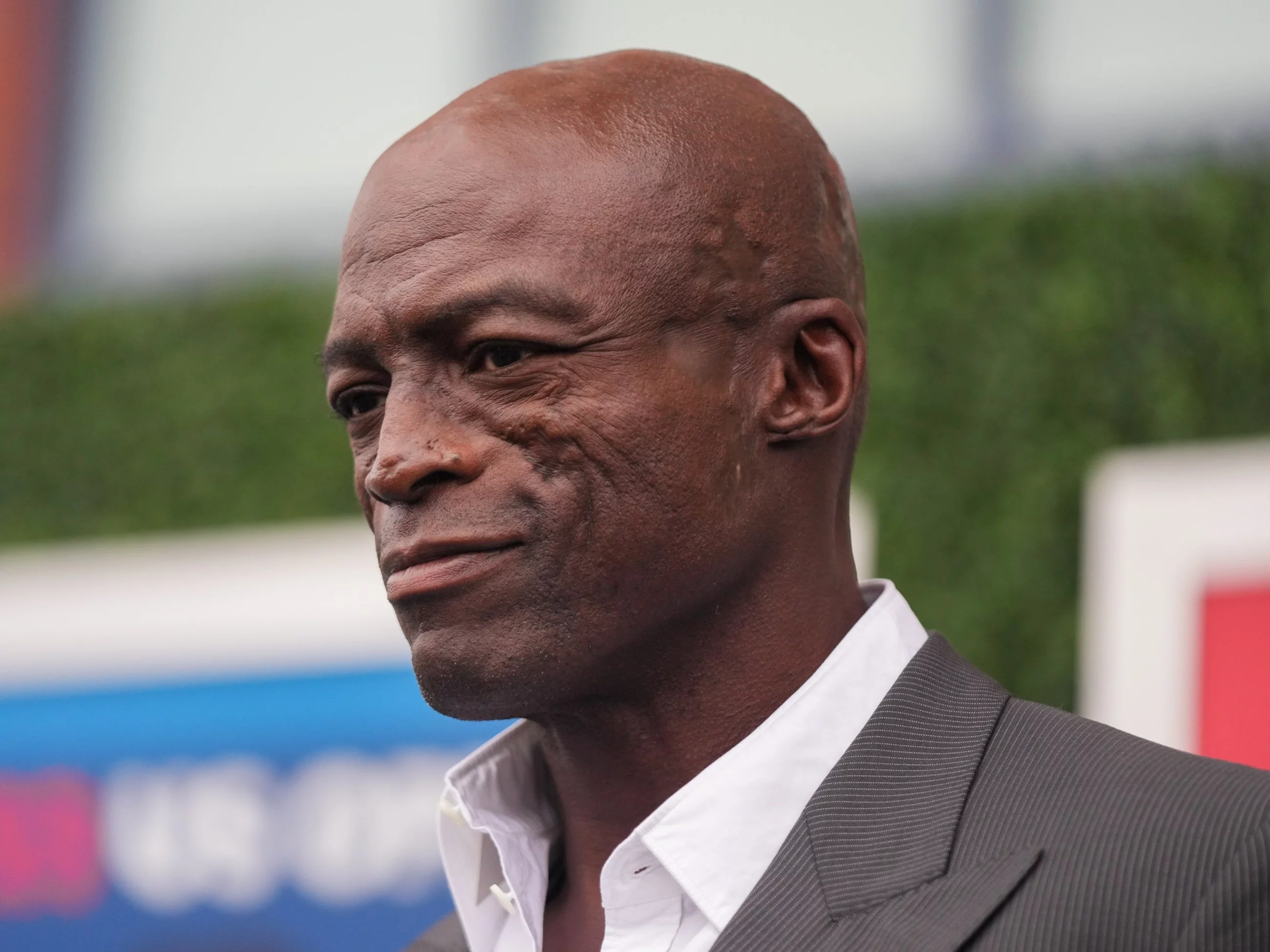 Skąd się wzięły blizny na twarzy Seala? Prawda zaskakuje