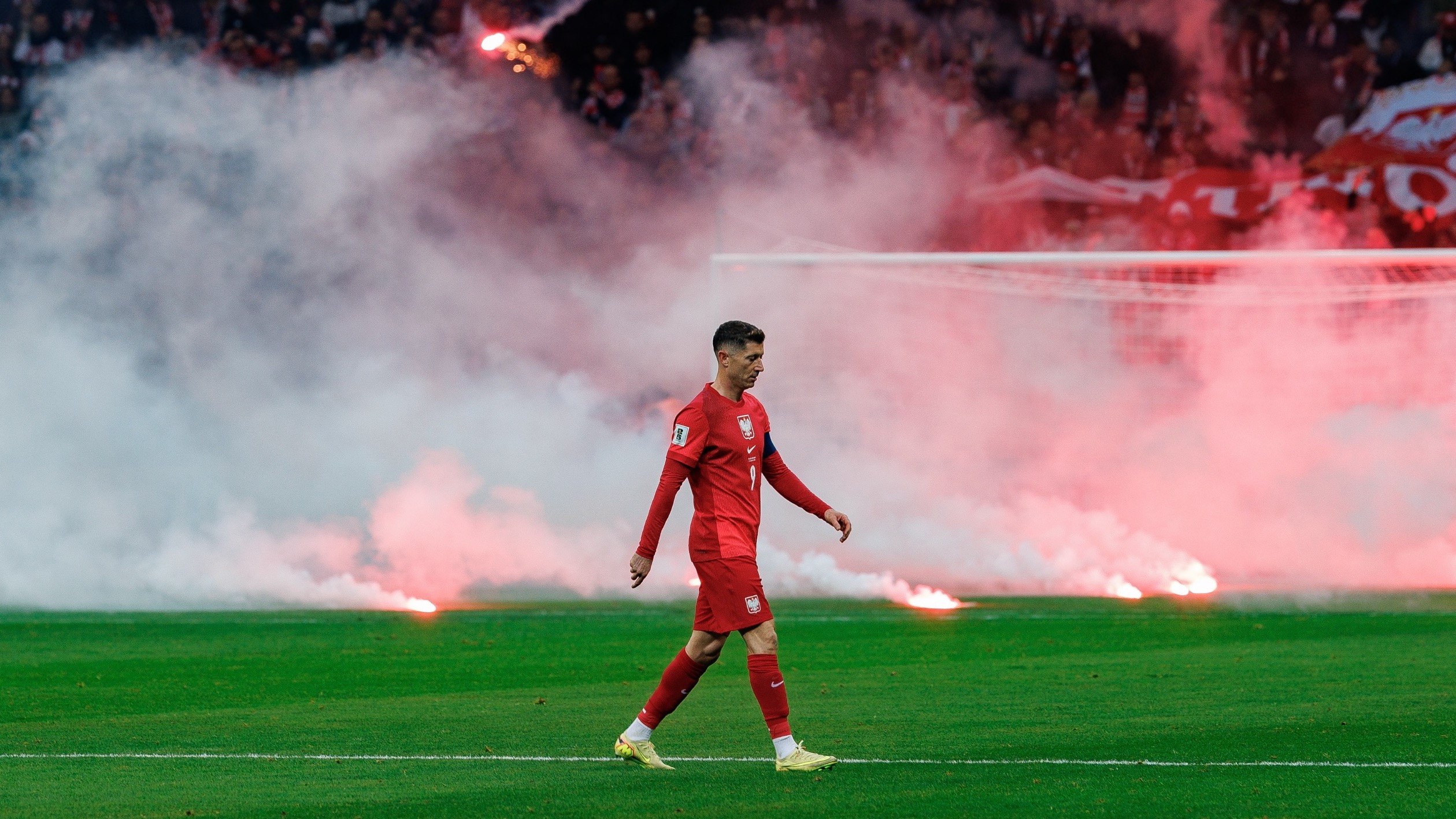 Skandal na PGE Narodowym. Mecz Polska – Holandia przerwany przez kibiców – Reprezentacja Polski w piłce nożnej – Sport Wprost