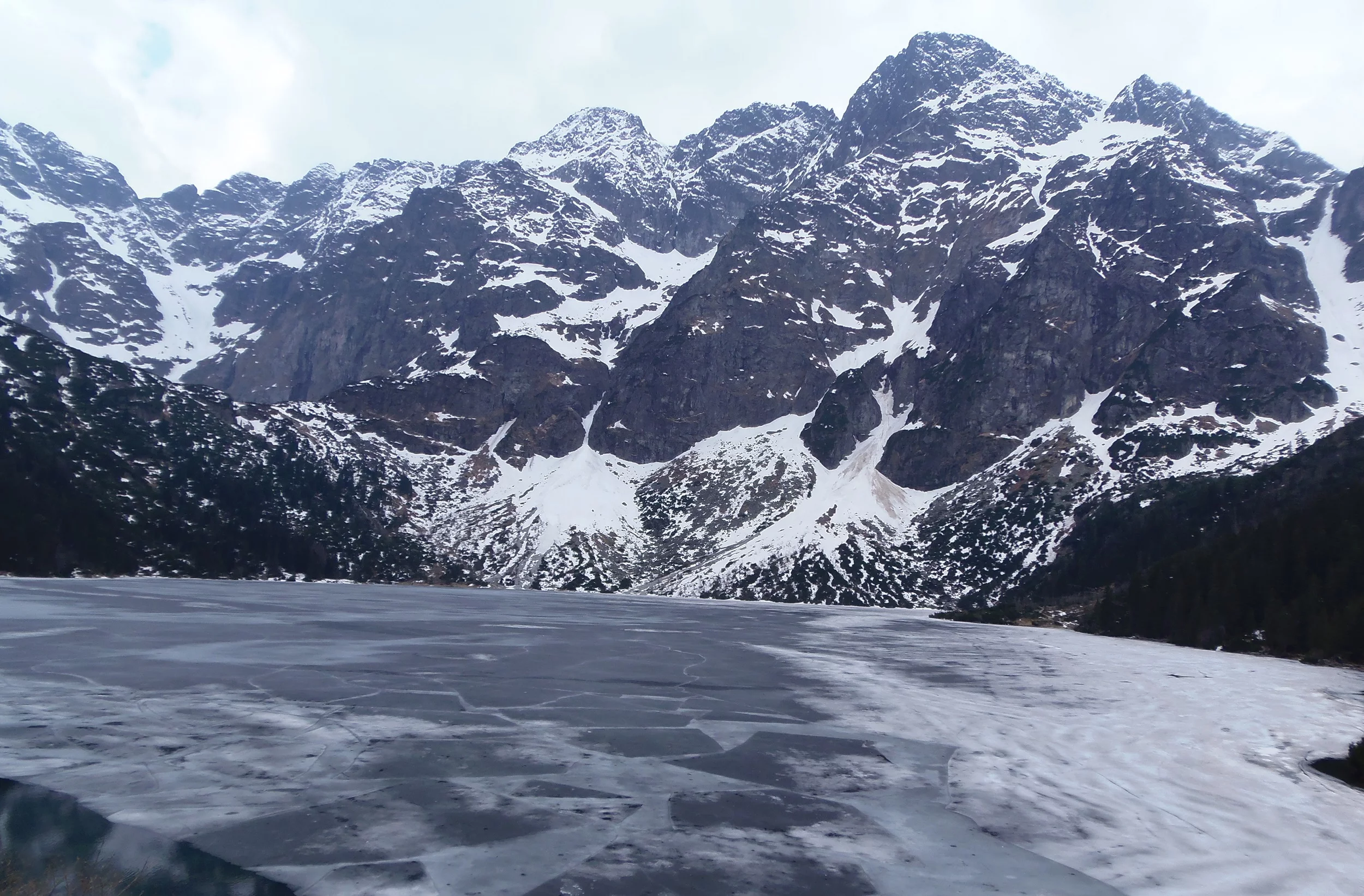 Morskie Oko od strony schroniska